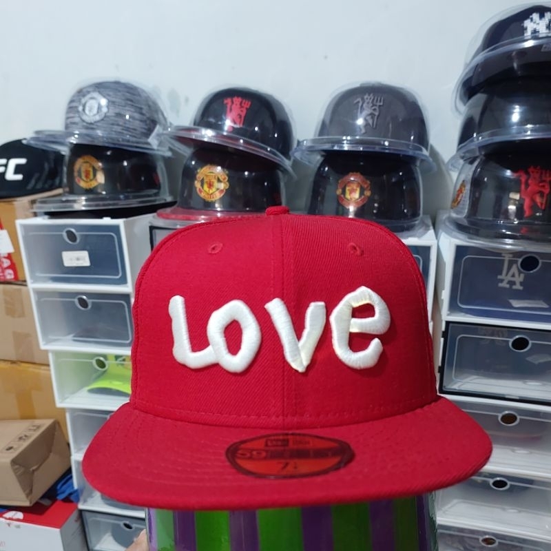 topi Mark Gonzales LOVE