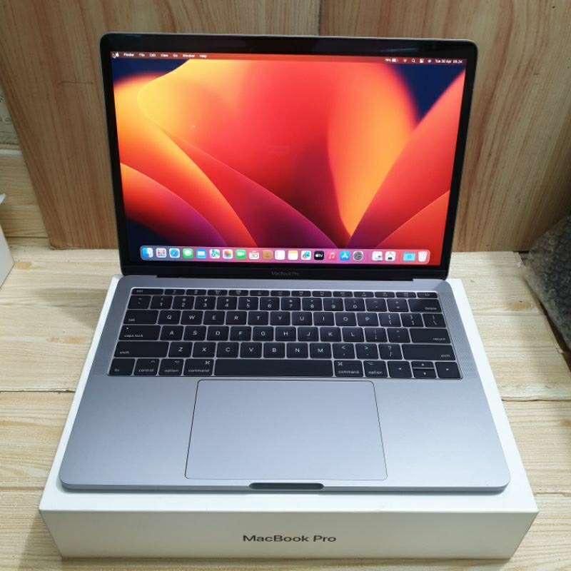 MacBook Pro 2017 | 8GB | 256GB | 13.3 inch Display