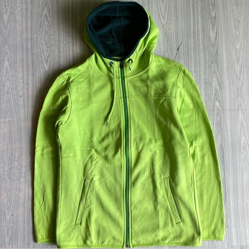 UNIQLO SOFTSHELL OUTDOOR JAKET