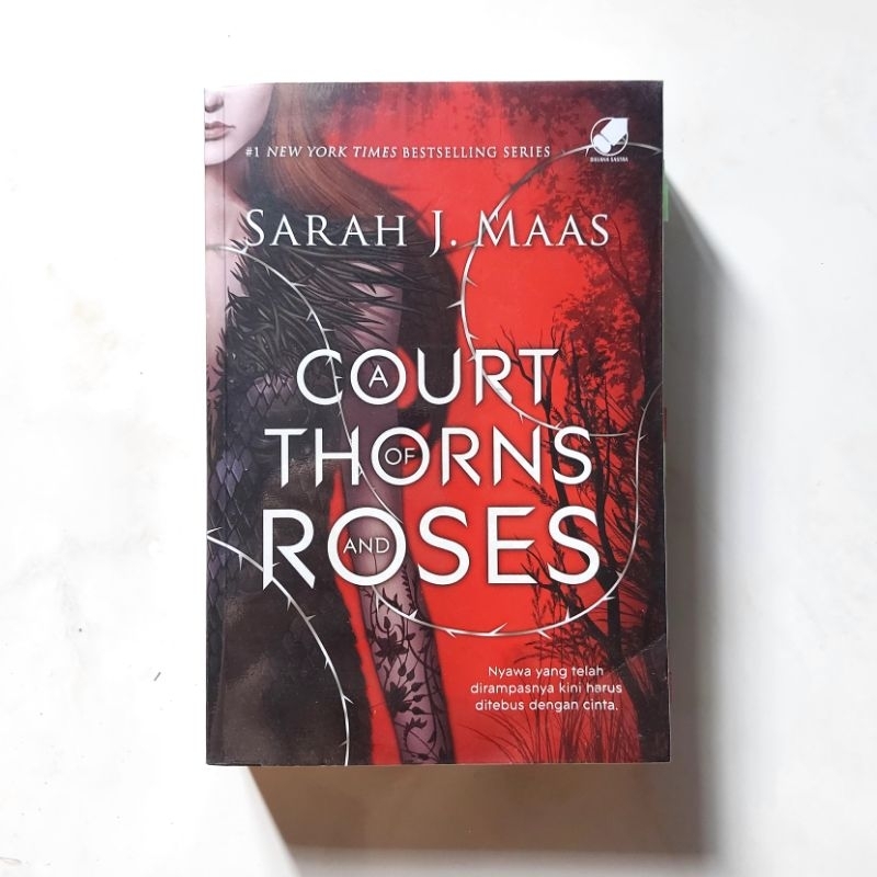 [PRELOVED] A Court of Thorns and Roses by Sarah J Maas