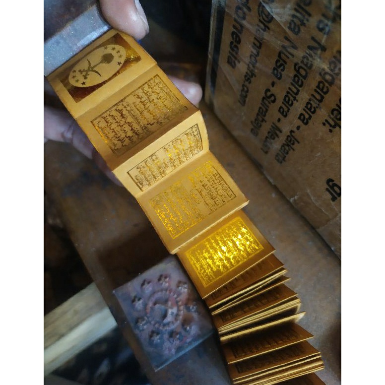 Stambul lipat tinta emas ART J5H6