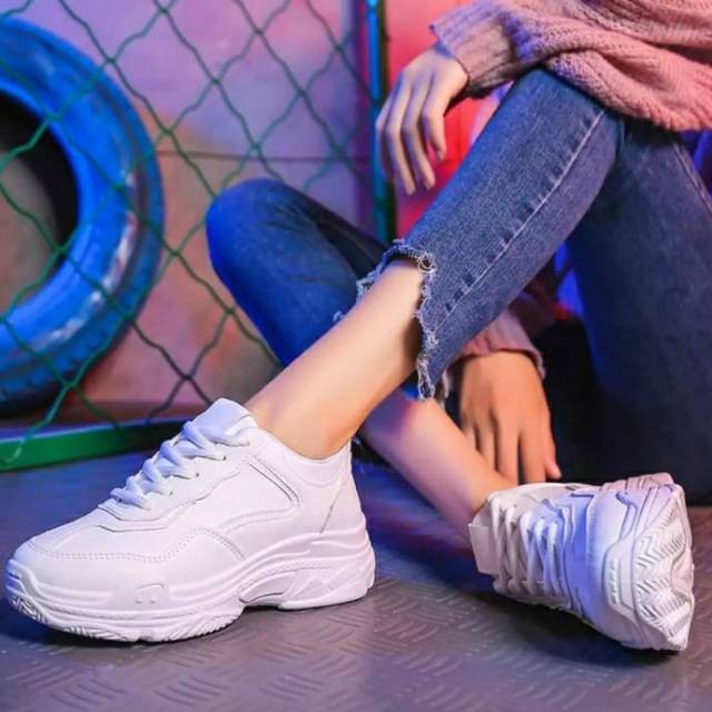 Sepatu Sneakers Wanita Polos Putih 512