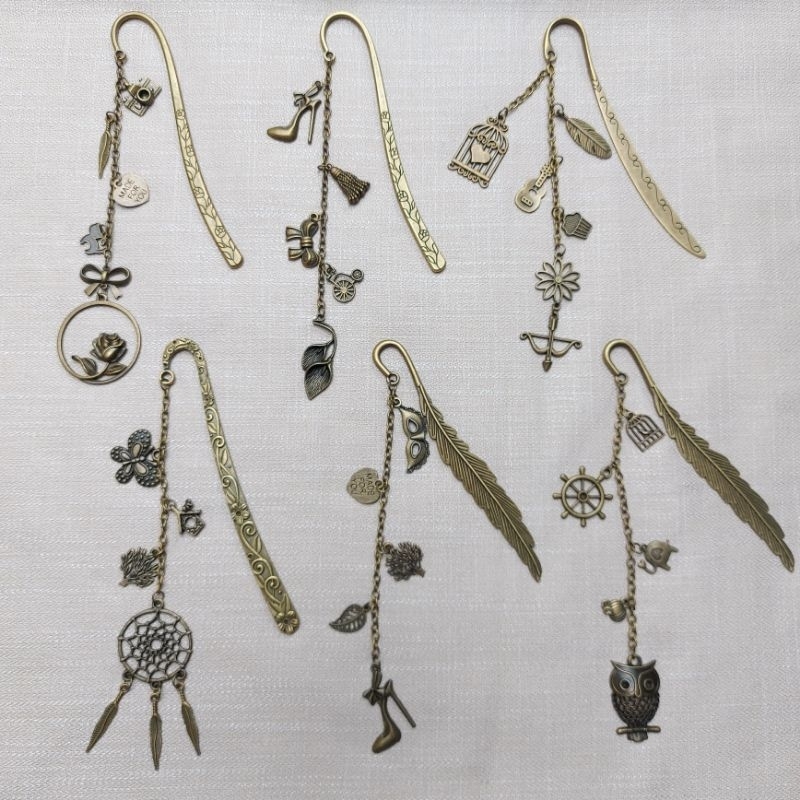 

H7Y Metal Bookmark Dengan Hiasan Rantai & Charm Unik