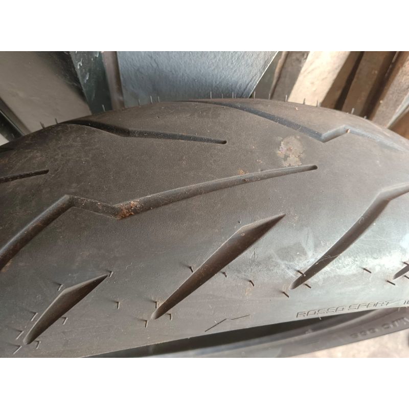 Ban Pirelli Diablo Rosso Sport ukuran 150 / 60 - 17 bekas pakai kondisi sangat baik