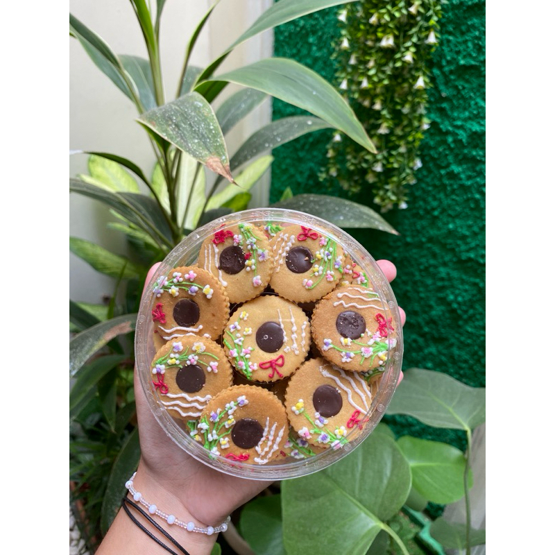 

Kue kering karawo Tulip Putih Mix