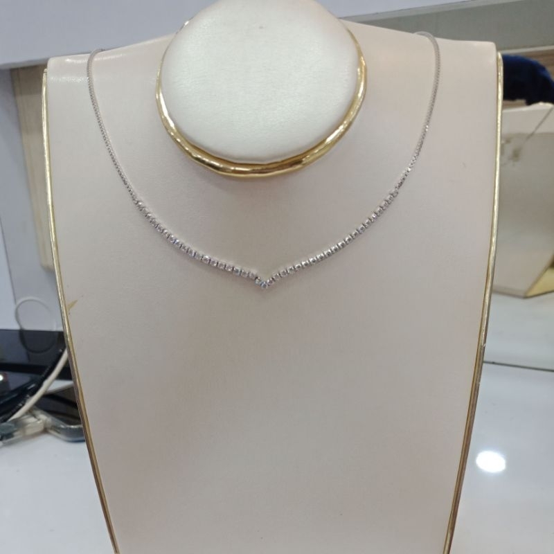 kalung model aurel.  kalung simple kalung mas putih dan rosegold terbatu mas 8k dan9k