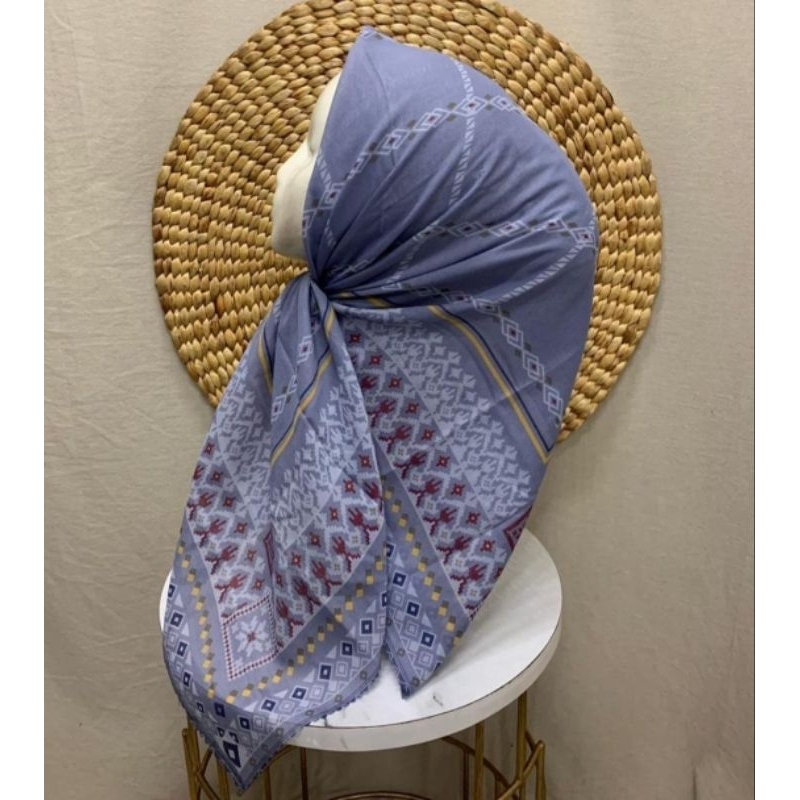 HIJAB SEGI EMPAT MOTIF BATIK LILAC KERUDUNG VOAL PREMIUM