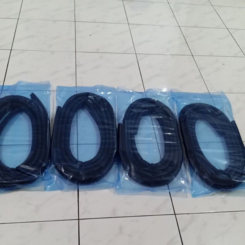 karet balon karet pintu mobil yaris altis original