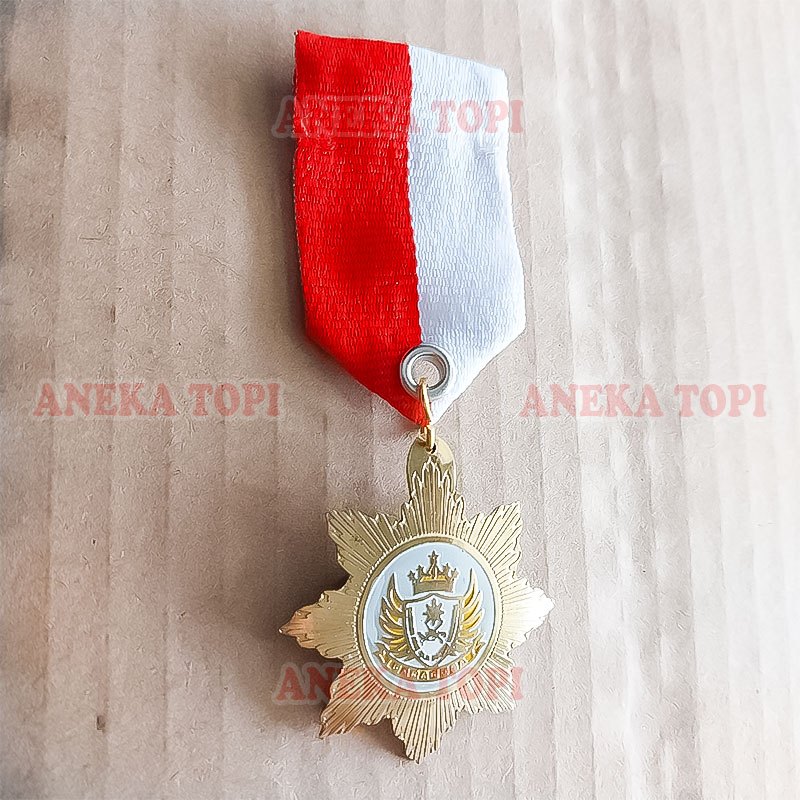 Pin Bintang Jasa Baranusa Pin Tanda Jasa Barisan Adat Raja Nusantara Baranusa - Aneka Topi