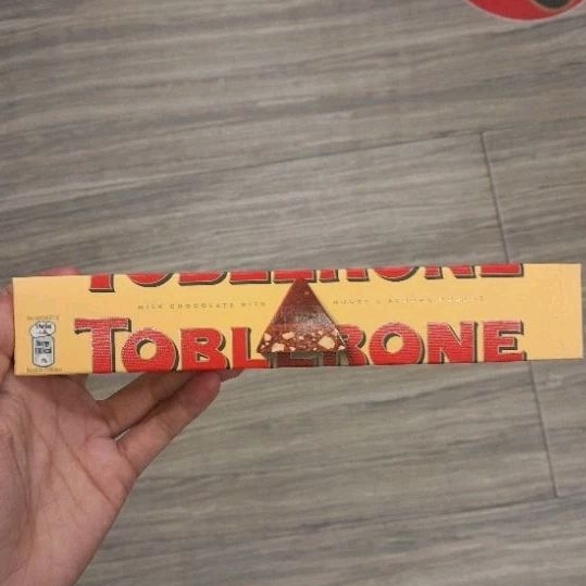 

Toblerone MILK CHOCOLATE coklat toblerone IMPORT 100gr.