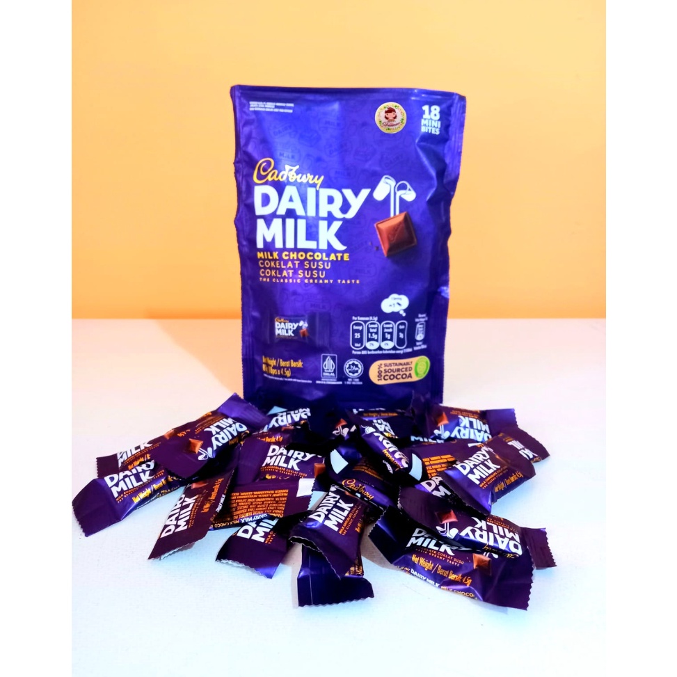 

Pesan aja Coklat import Pouch Cadbury Dairy Milk Chocolate 81gr isi 18pcs Halal ds bgr