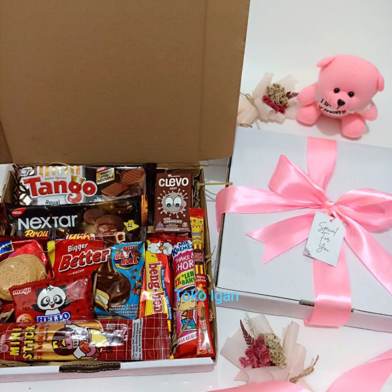 

Hampers/ Snack Box/ Kado Ulang Tahun/Valentine/Anniversary / Hadiah/ Gift / Box / Untuk Pacar / Coklat/Lebaran /Cemilan/anak