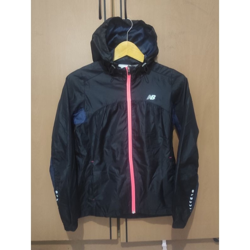 JAKET WINDBREAKER NB