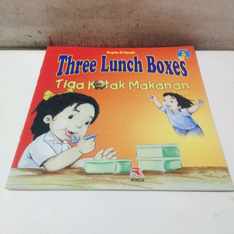 Buku Three Lunch Boxes - Tiga Kotak Makanan (2 Bahasa Bilingual)