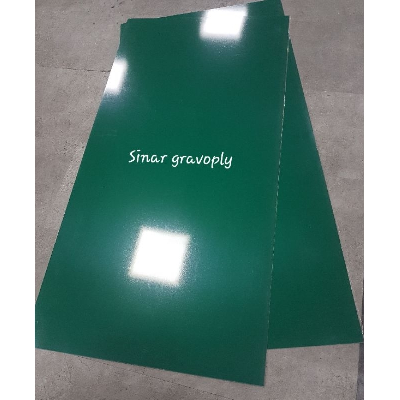 

gravoply hijau teks putih tebal1.5mm 120x60cm