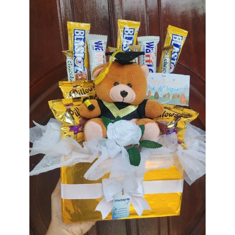 

Bloom Box Buket wisuda / buket boneka wisuda / buket jajanan / buket snack