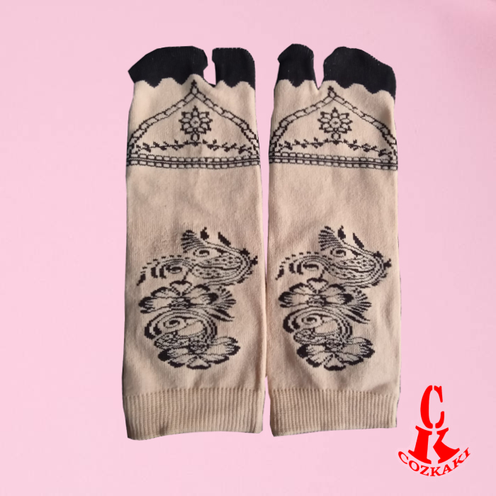 MUSLIMAH SOCKS/ KAOS KAKI JEMPOL/ KAOS KAKI 2 JARI WARNA KREM MOTIF BUNGA