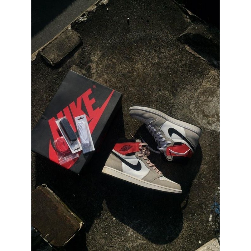 Air Jordan 1 Smoke Grey