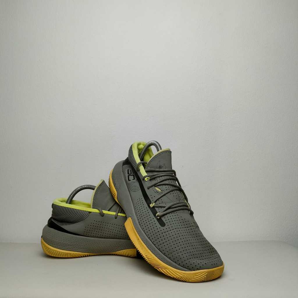 Sepatu Second Under Armour 3 Zero Size 42