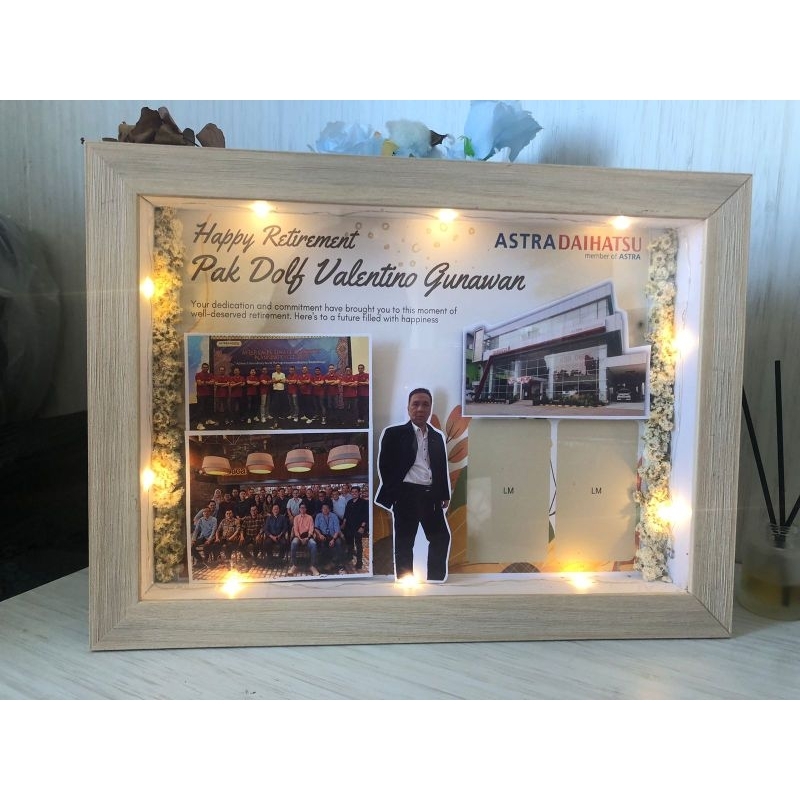 BINGKAI (FRAME) PENSIUN, KADO WEDDING, ULANG TAHUN  CUSTOM DENGAN LED (BISA TAMBAH LOGAM MULIA)