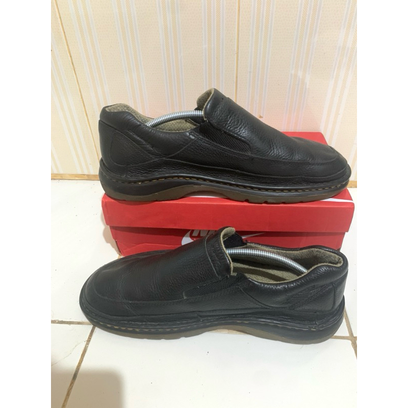 Sepatu Dokmart Dr Martens Black Loafers Slip On