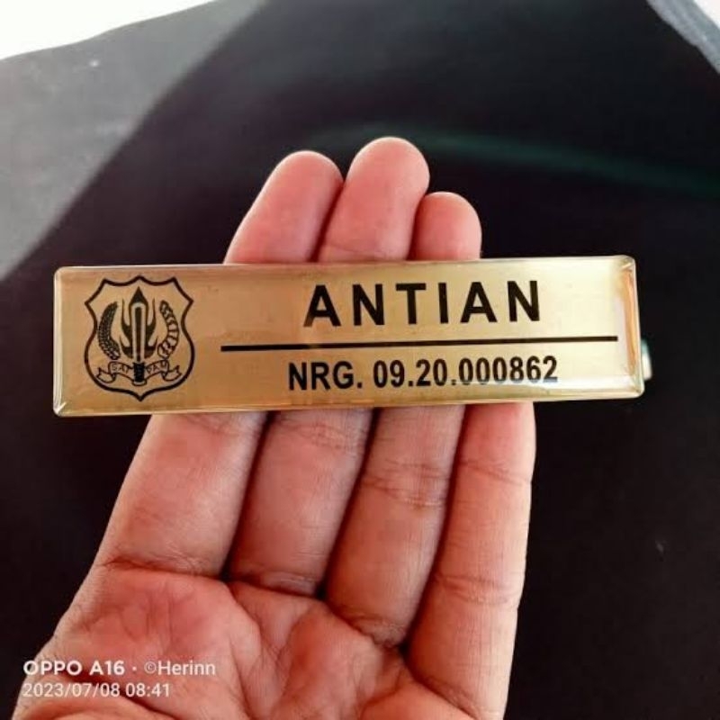 

nametage emas gold timbul bagus