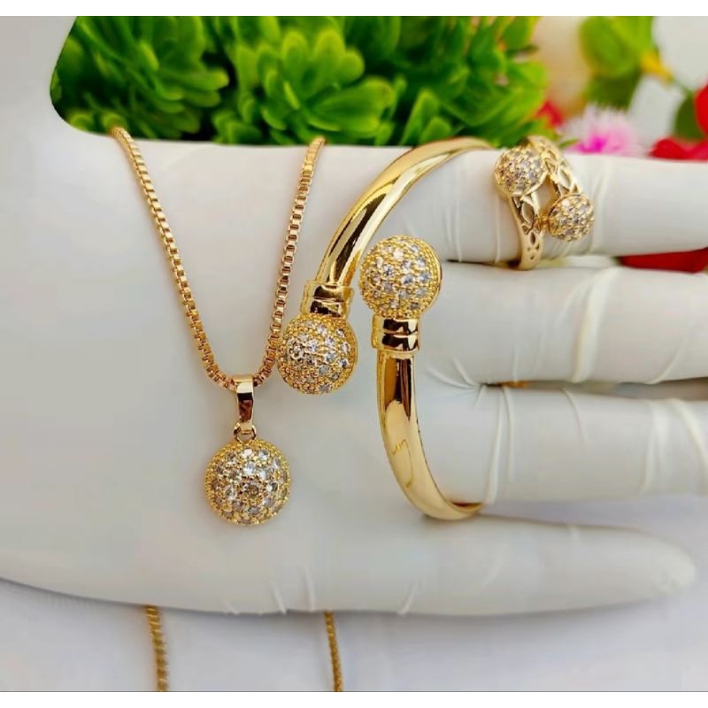 Perhiasan Satu Set Aksesoris Wanita Dewasa Cuping Gelang Kalung Liontin Dan Cincin