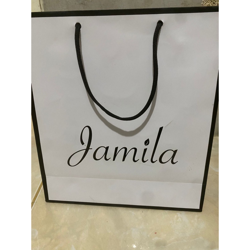 

Paperbag Jamila humaira