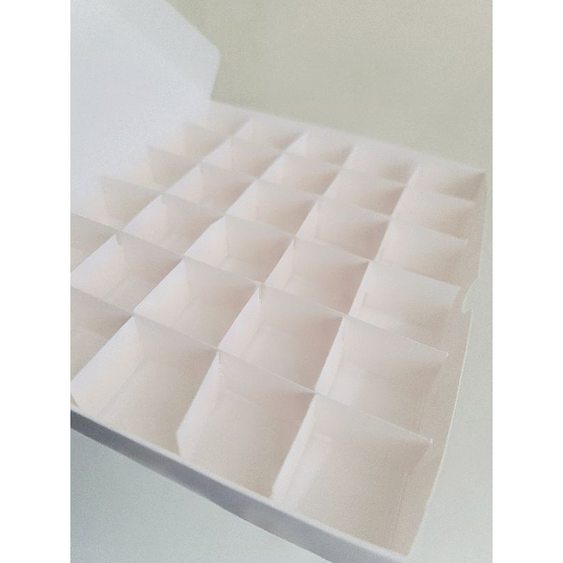 

( 10 pcs ) Box Kotak Packaging Kue Mochi Sekat 30 Dus Ivory Hampers Kemasan Nastar Bulat Brownies Kotak Mini