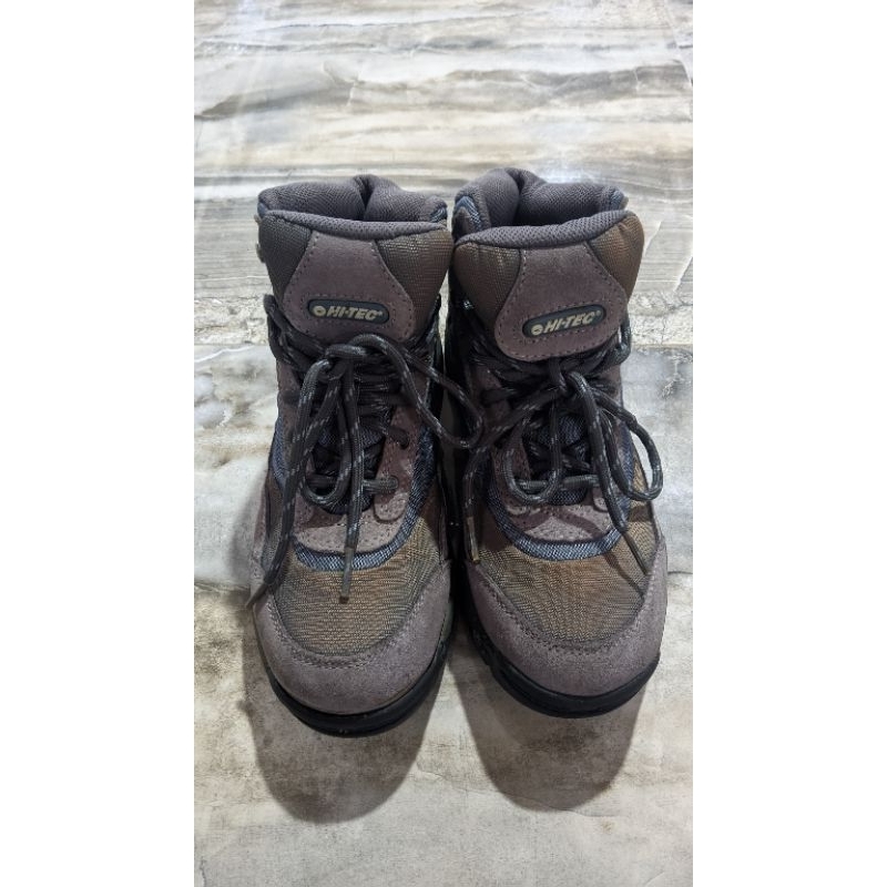 SEPATU GUNUNG WANITA HI-TEC