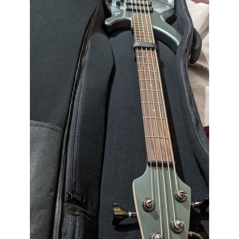 gitar bass Yamaha trbx 305 bekas