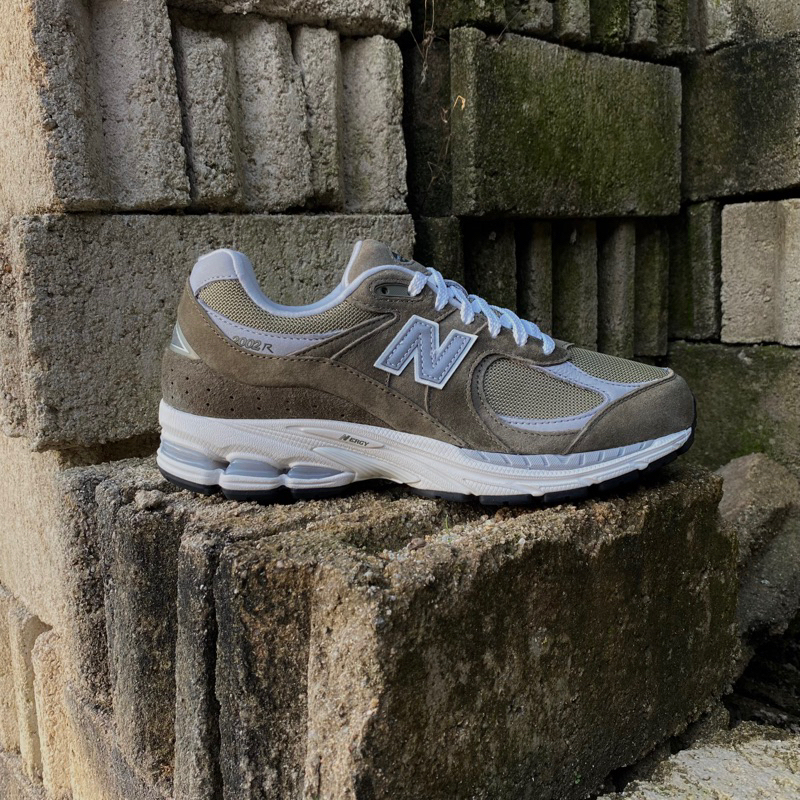 NEW BALANCE 2002R OLIVE BEIGE