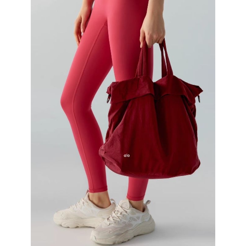 Tas Olahraga Alo berlogo dan bermerek Alo