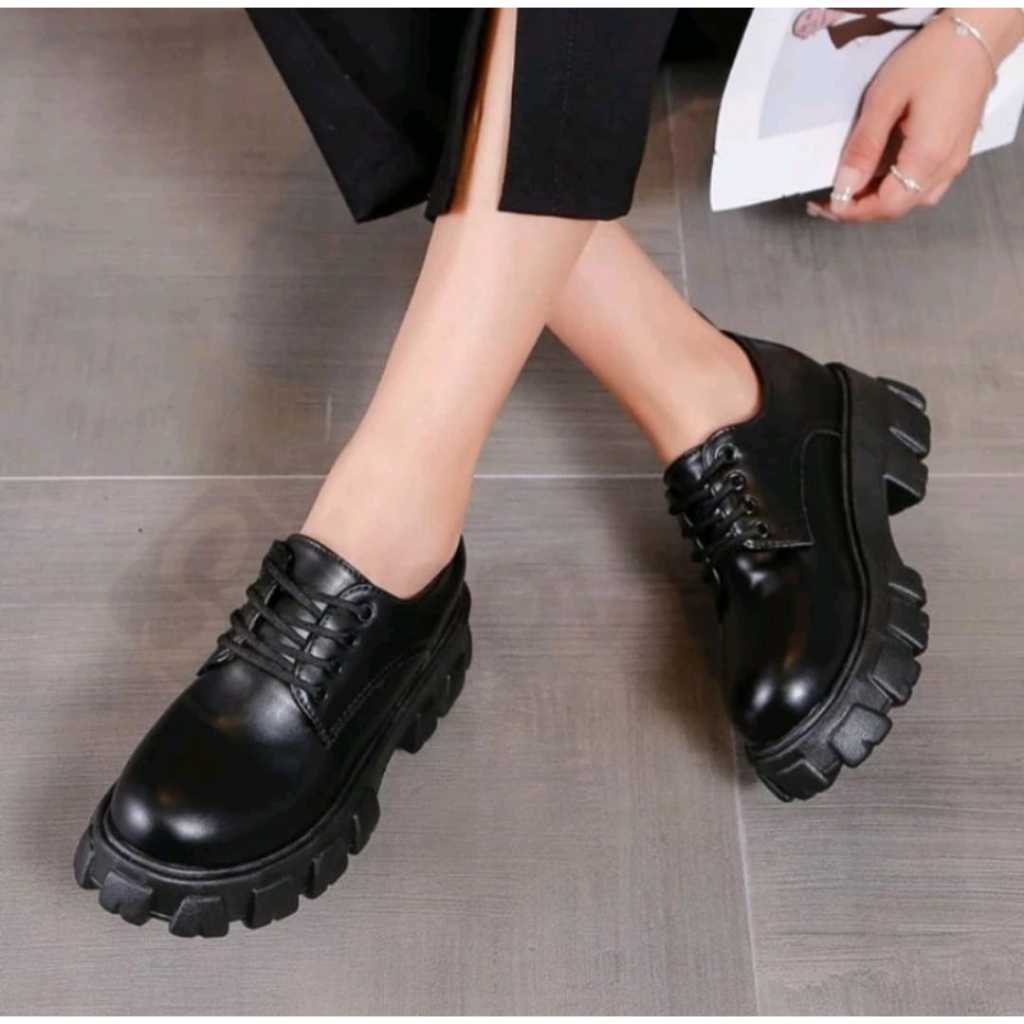 Sepatu Docmart Anak Perempuan Import / Sepatu Sneakers Wanita Fashion Korea