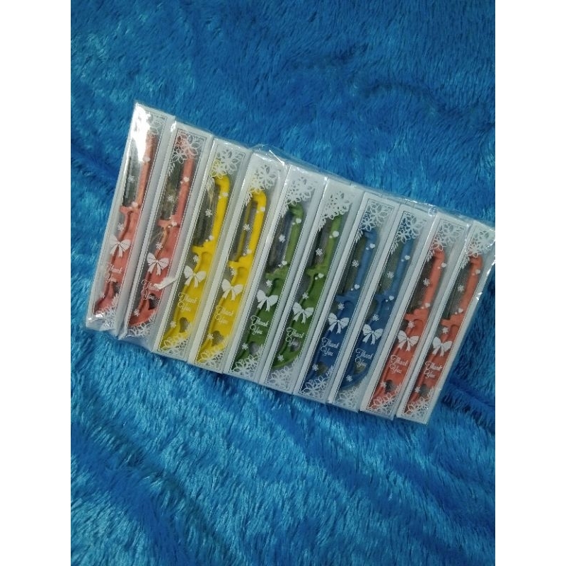 

SOUVERNIR PENGUPAS BUAH KEMASAN MIKA ( READY )