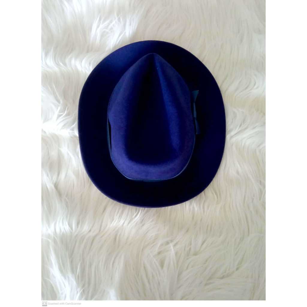 Topi Cowboy biru tua dari bahan suede (Pre-Loved)