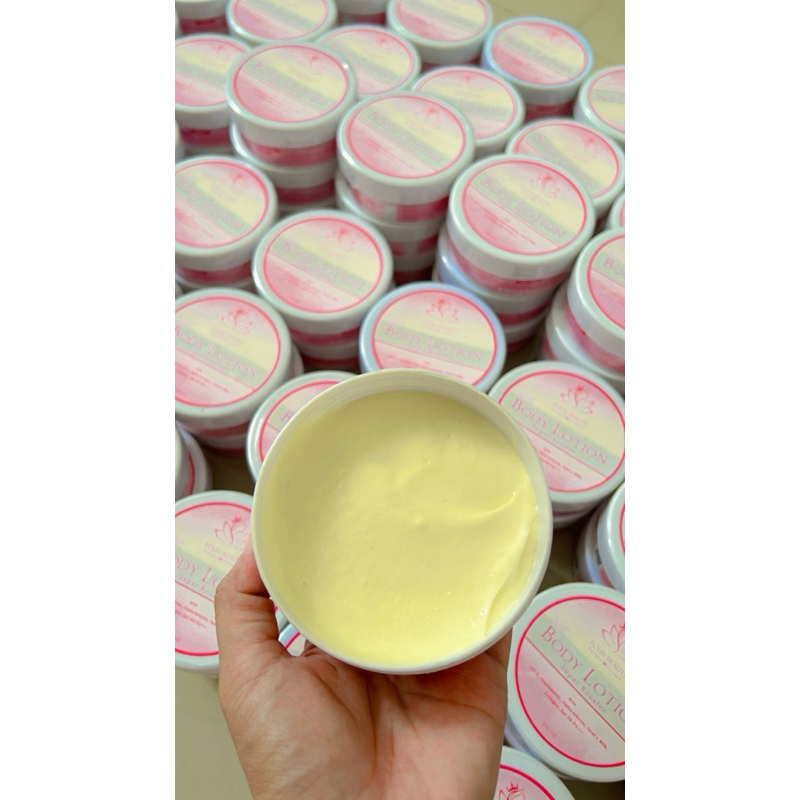 HB CLB TERBARU DENGAN NAMA FOUR BEAUTY BODY LOTION SUPER BOOSTER WHITENING 250ml BPOM