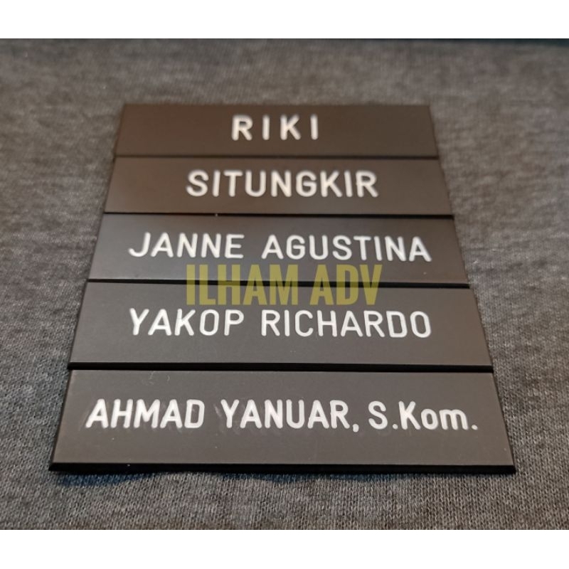 

Papan nama dada grafir doff full nametag ~peniti