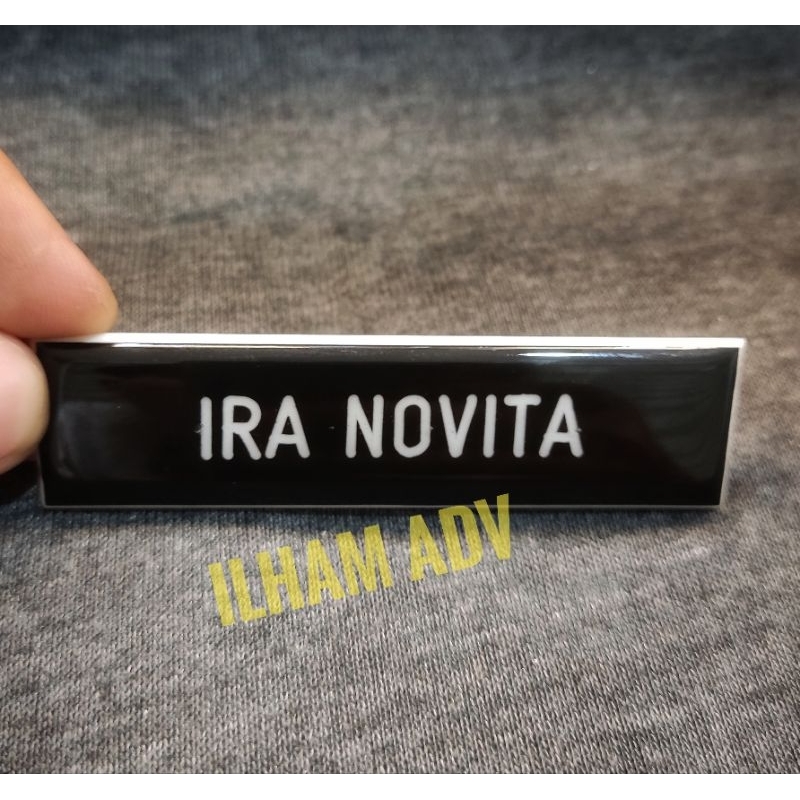 

Papan nama dada Grafir hitam list putih dilapisi resin name tag dada~Magnet/peniti