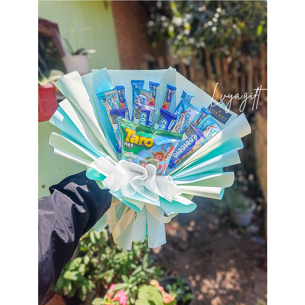 

LVYA.GIFT 4321.77 BUKET SNACK TEMA BIRU UNTUK WISUDA PREMIUM