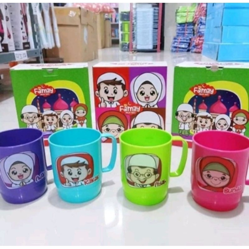 MUG Set Family Set Gelas Minum isi 4 Mug My Family Wadah Plastik Murah Gelas Keluarga Mug Unik