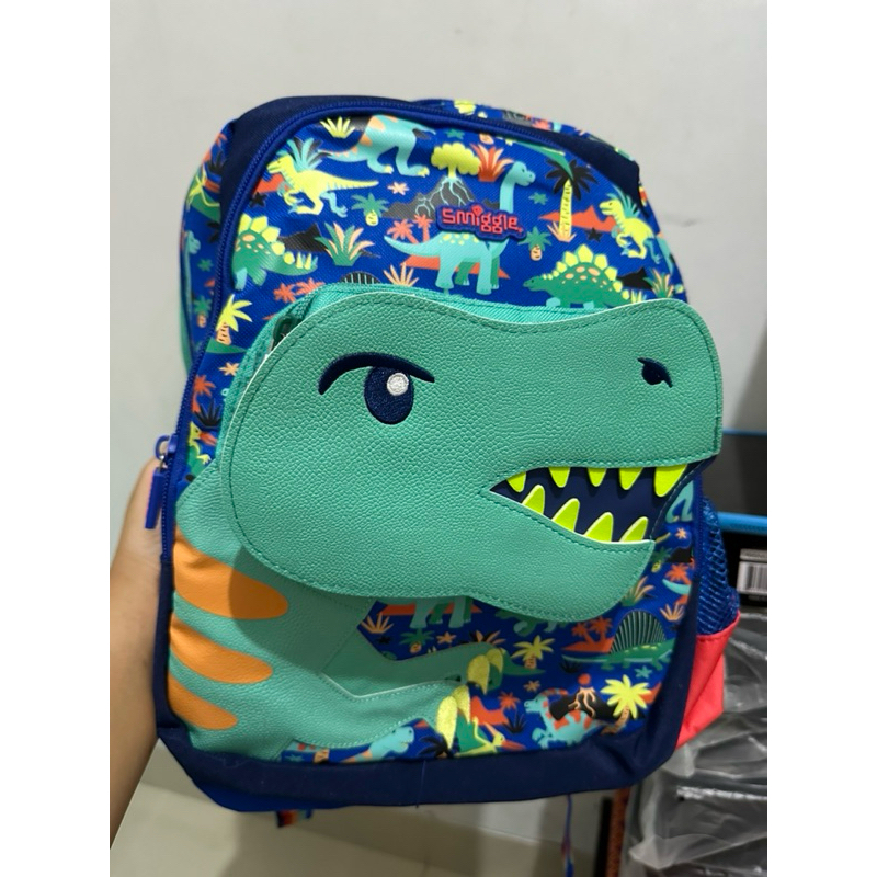 Smigel tas anak T Rex baca deskripsi