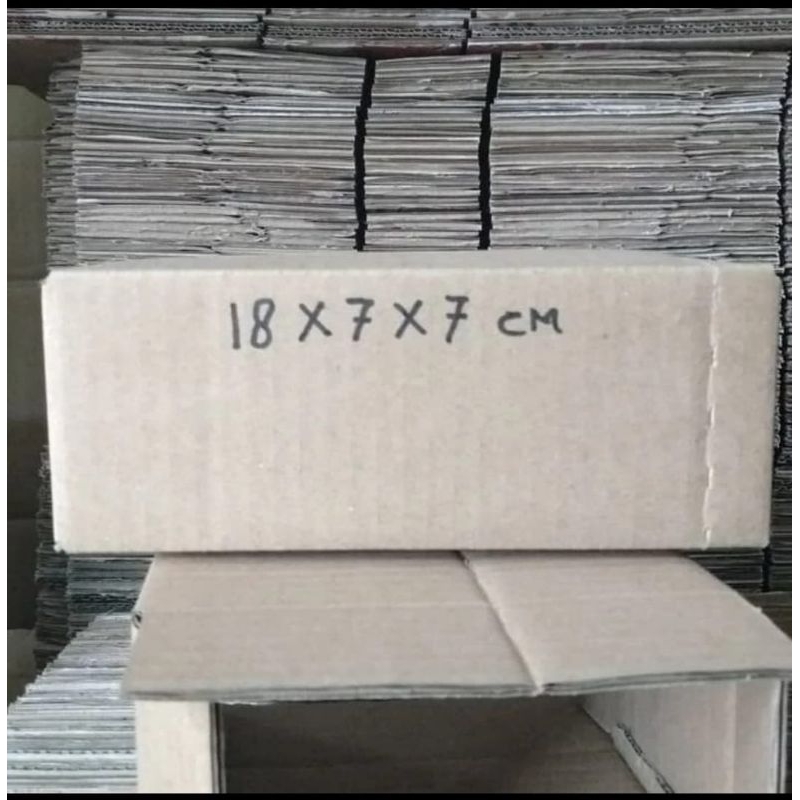 

Kardus packing ukuran 18×7×7cm polos luar dalam