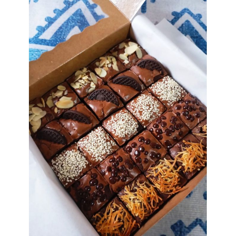 

PO Brownies fudgy shiny 25 slice