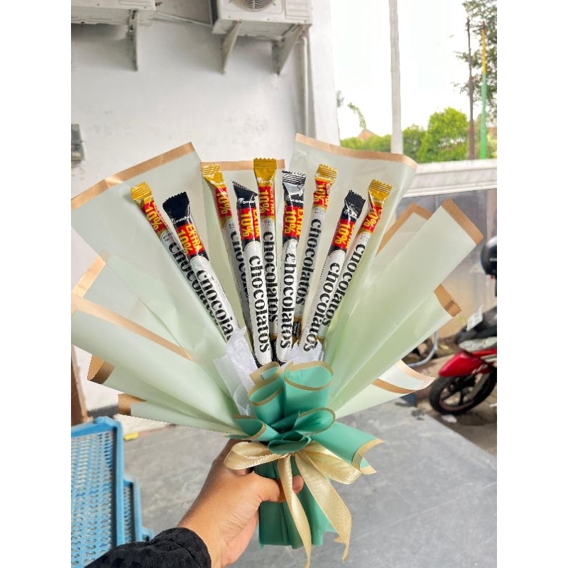 

Buket Wisuda jajan isi 10pcs free kartu ucapan + tas mika