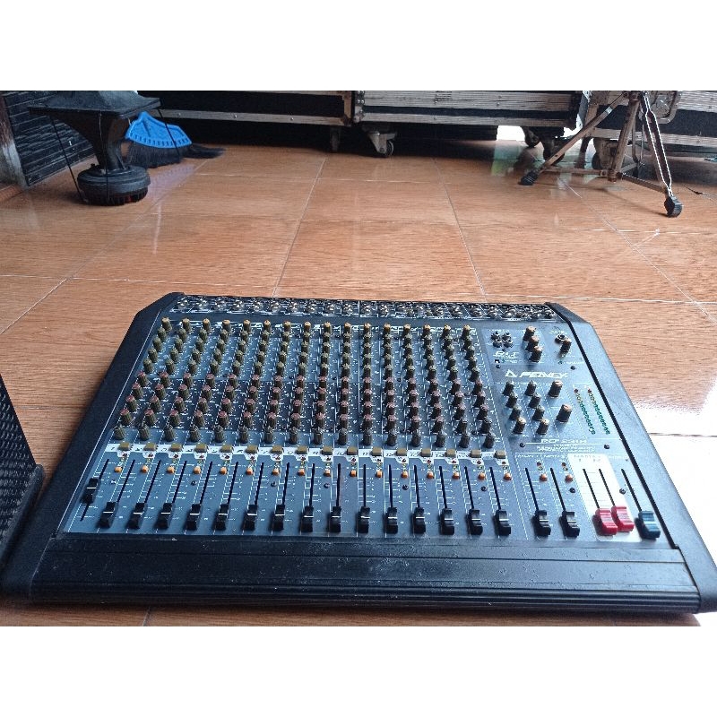 Mixer PEAVEY RQ 2318 bekas second