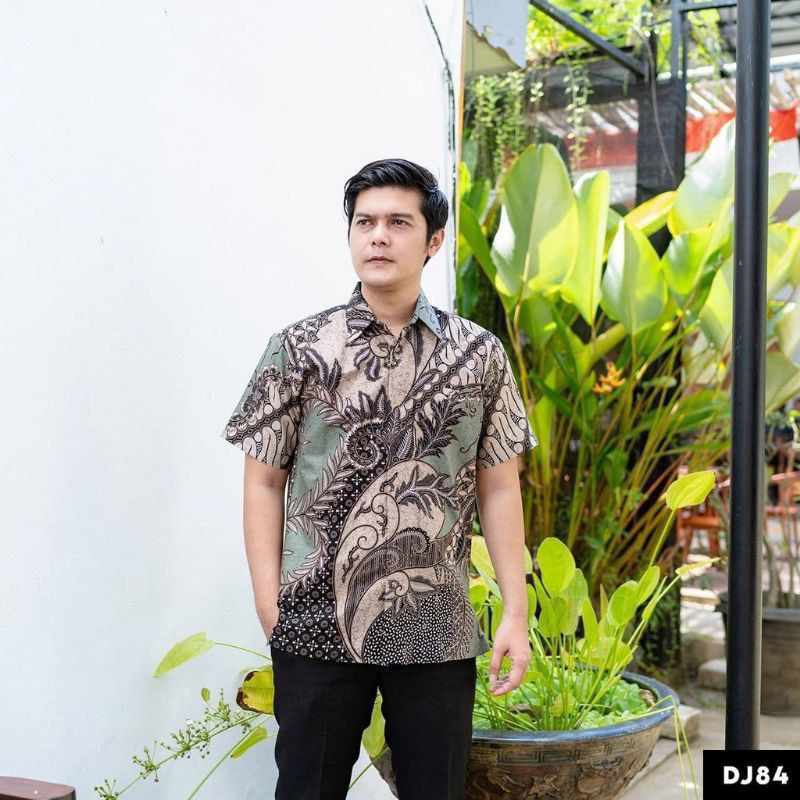 Kemeja batik lengan pendek pria warna hijau sage