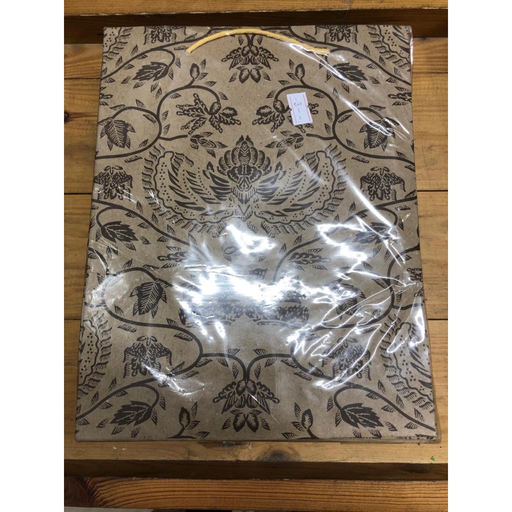 

Paper bag motif batik uk. tanggung | PREMIUM