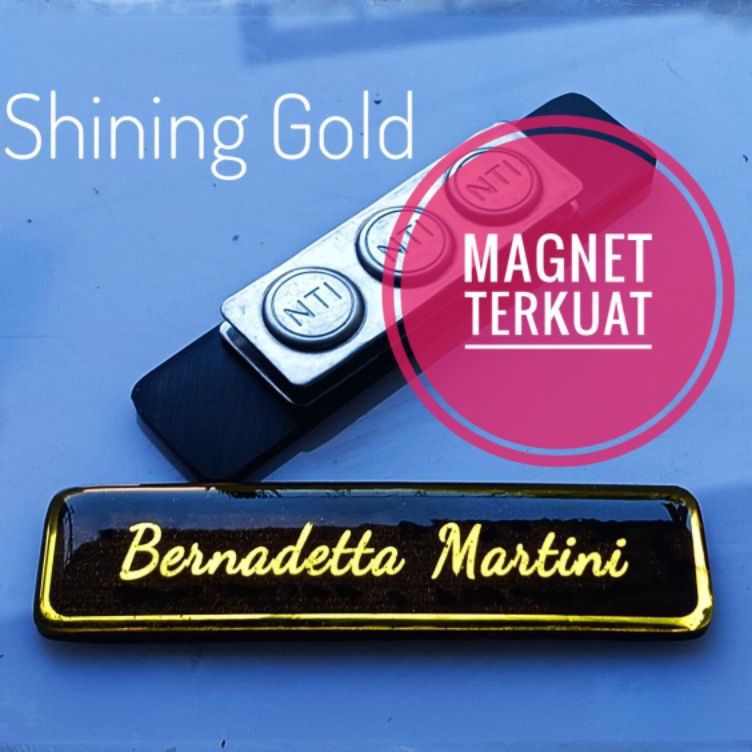 

KODE B18S Name Tag Warna Emas Gold Mengkilat DASAR HITAM Name Tag Terlengkap Name Tag Indonesia