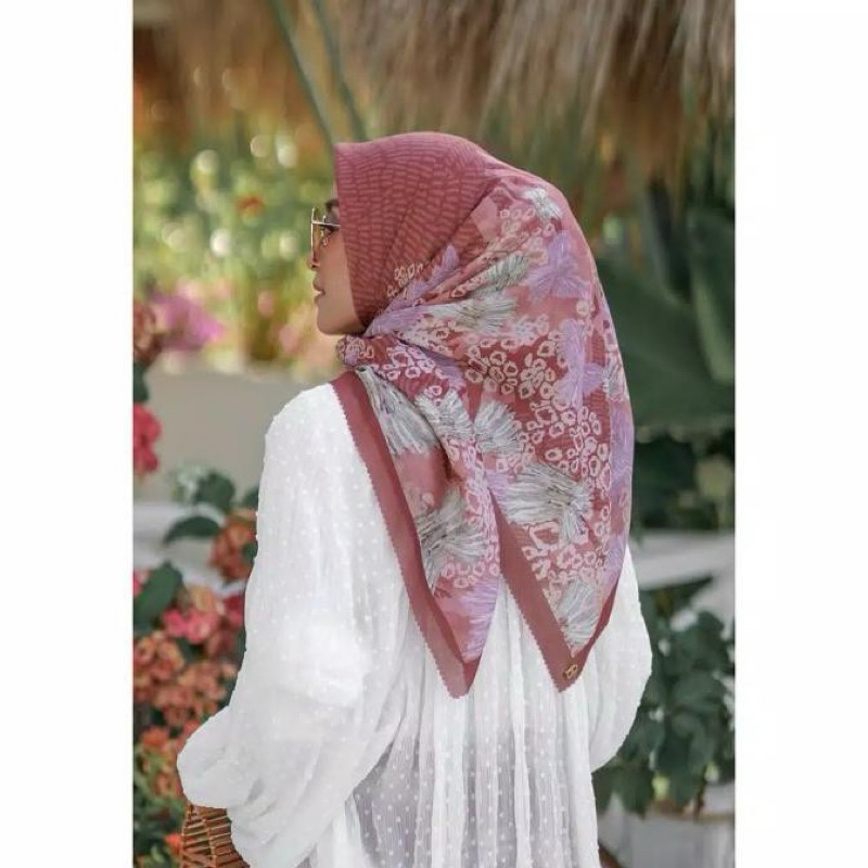 Les Amities Reborn Satin Square Buttonscarves in Cherry. as is no box. warehouse sale malaysia